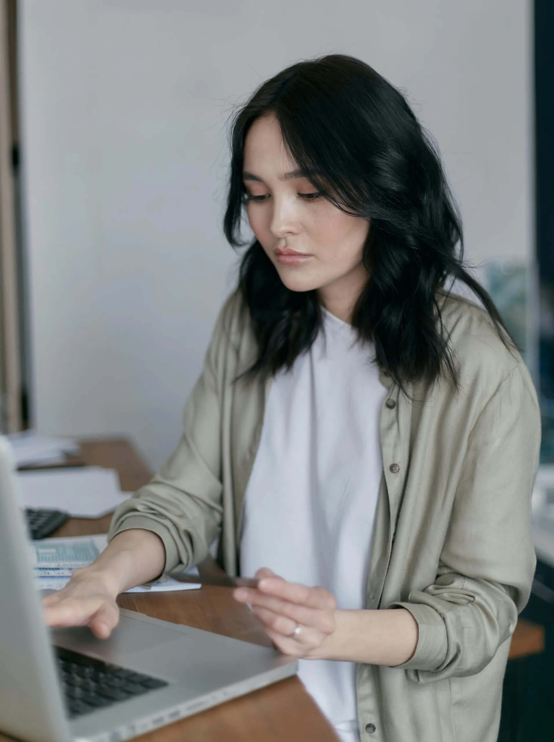 Debt relief Saskatchewan: A woman seeking debt relief through Debt Relief Canada.
